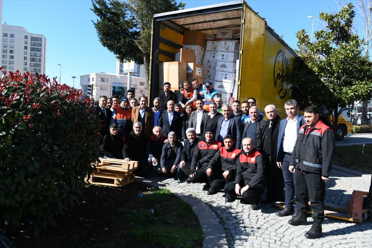 Esenyurt'tan Deprem Bölgesine Gönül Köprüsü Kuruldu