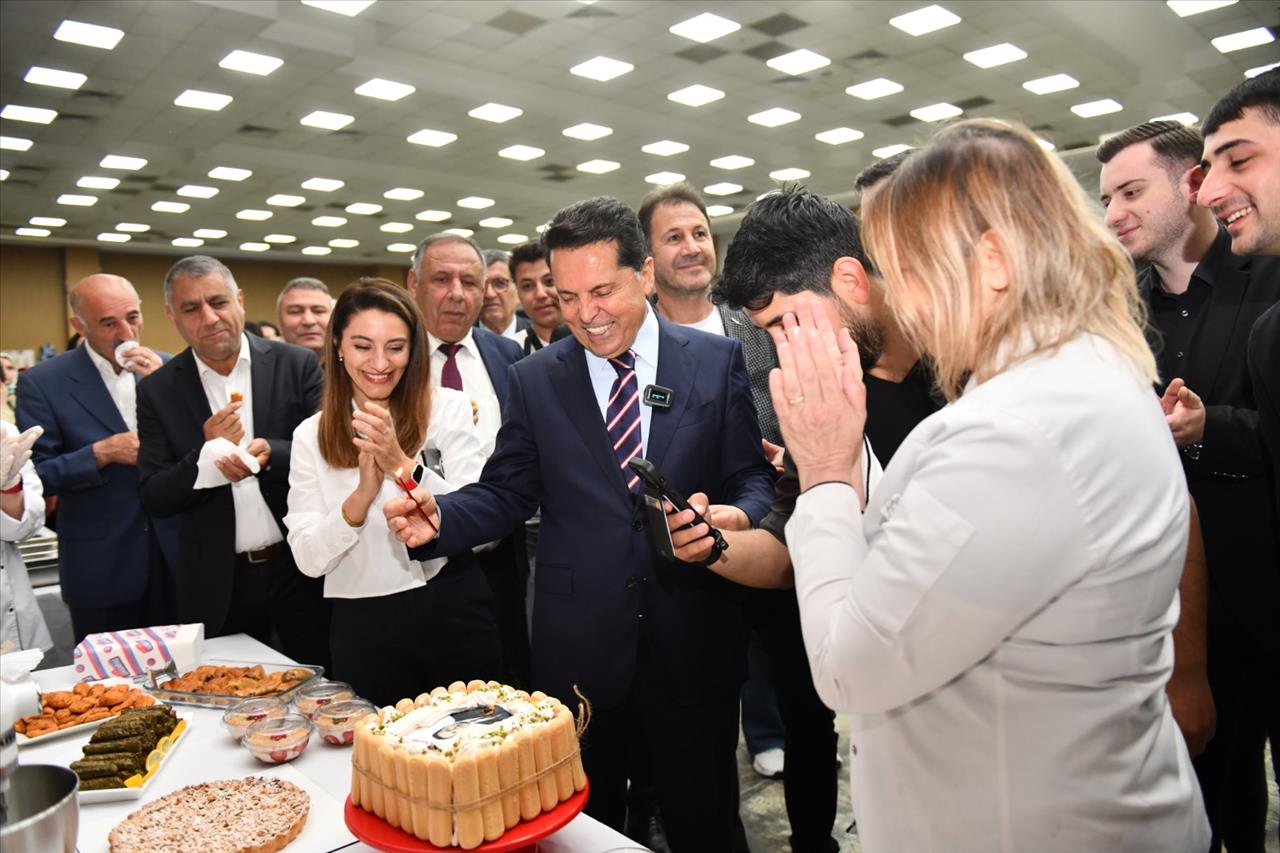 Esenyurtlu Kadınların Ürettiği El Emeği Ürünler Sergilendi