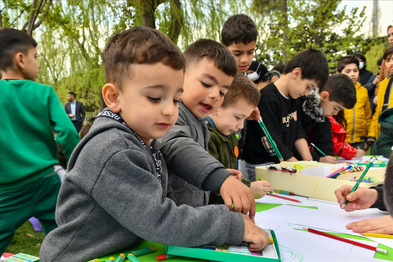 Çocuklar “Sosyal Sirk” İle Hem Eğlendi Hem De Bilgilendi