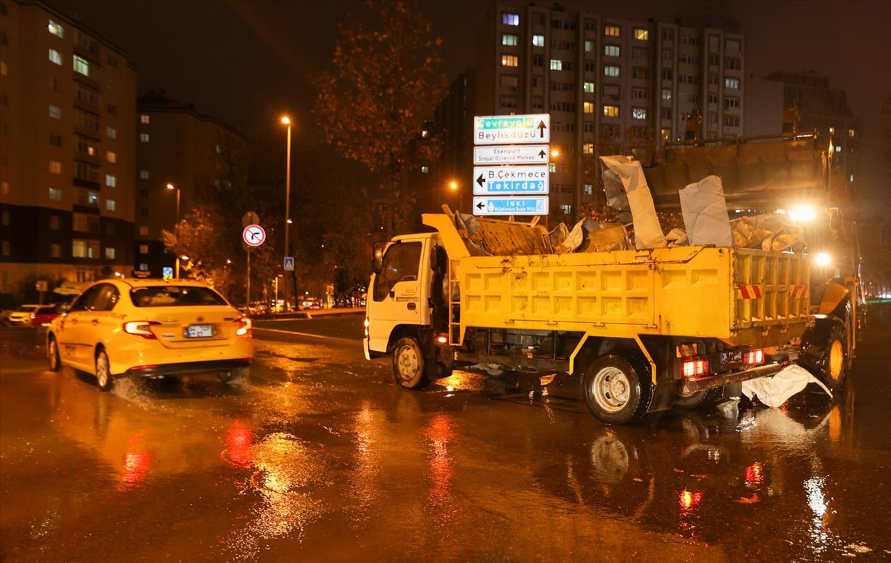 Esenyurt, Fırtına Sonrası Yaralarını Sarıyor