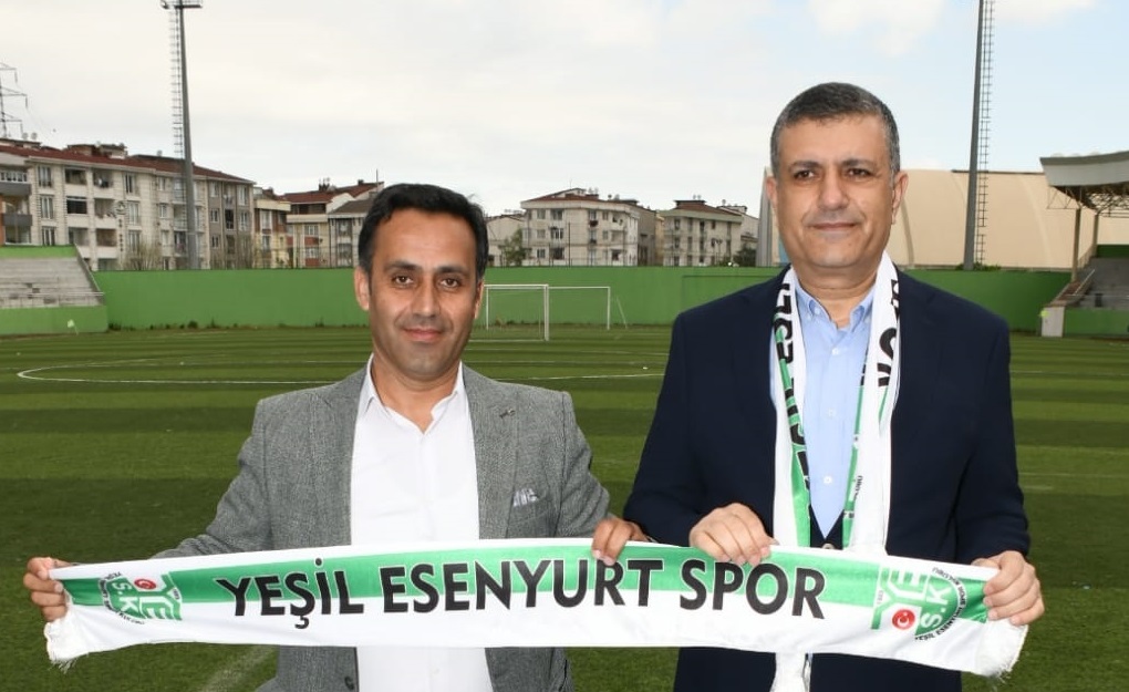 Bozkurt Esenyurtlu futbolcu gençleri şampiyonluğa uğurladı