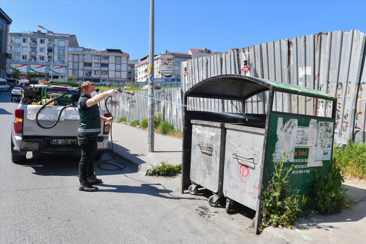 Esenyurt'ta Çöp Konteynerleri Dezenfekte Ediliyor