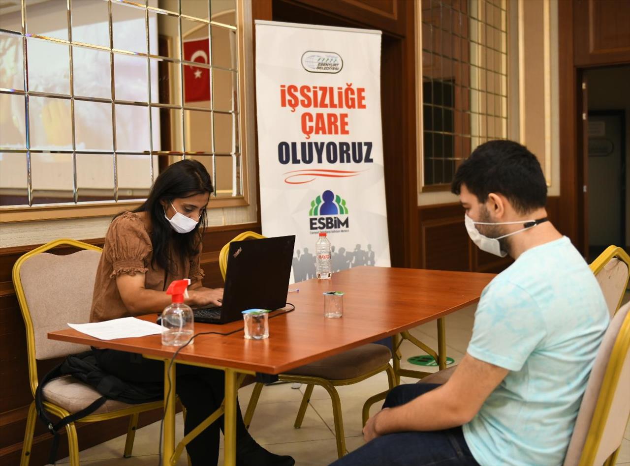 Esbim, İstihdamın Kapılarını Aralamaya Devam Ediyor: 104 Kişi Daha İş Sahibi Oldu