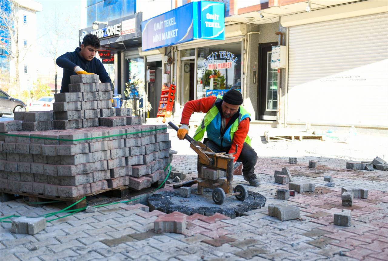 Esenyurt’ta Yol Yenileme Çalışmaları Devam Ediyor