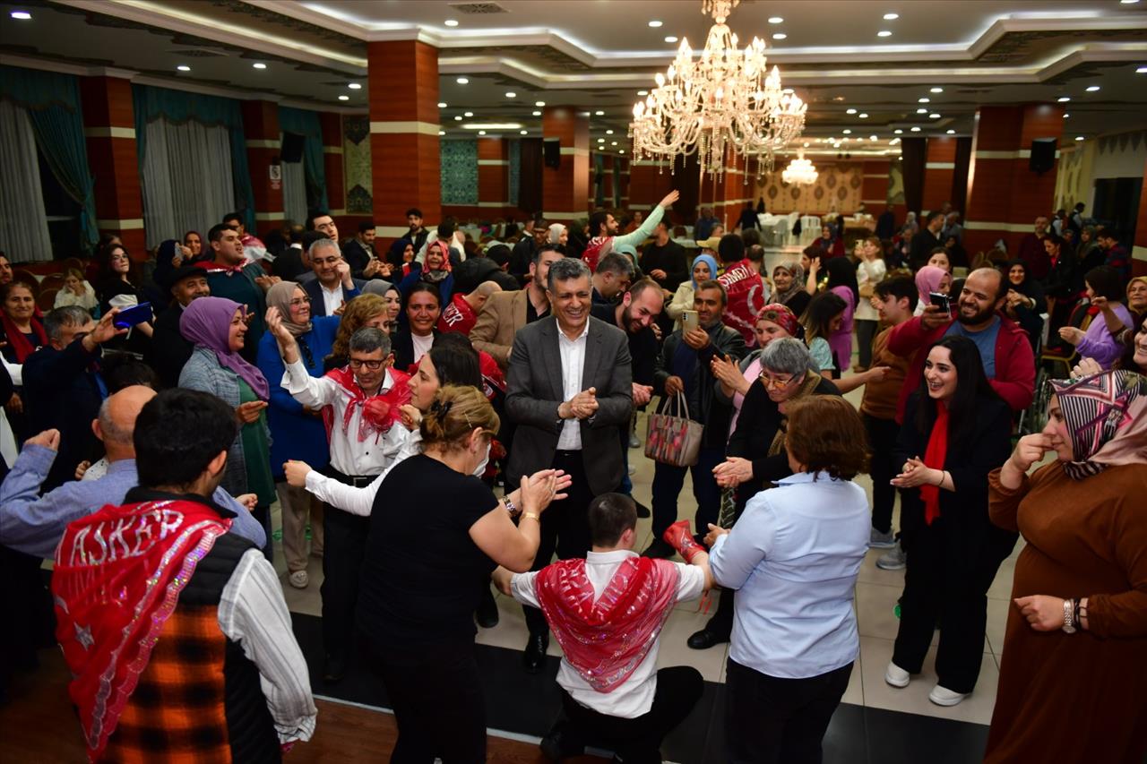 Esenyurt’un Kınalı Kuzularına Temsili Asker Eğlencesi