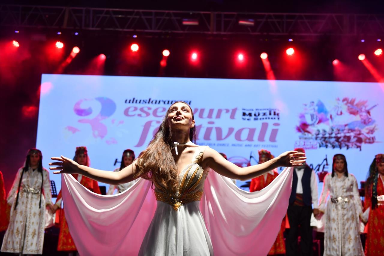 Esenyurt Uluslararası Dans Festivali Tuğçe Kandemir Konseriyle Sona Erdi