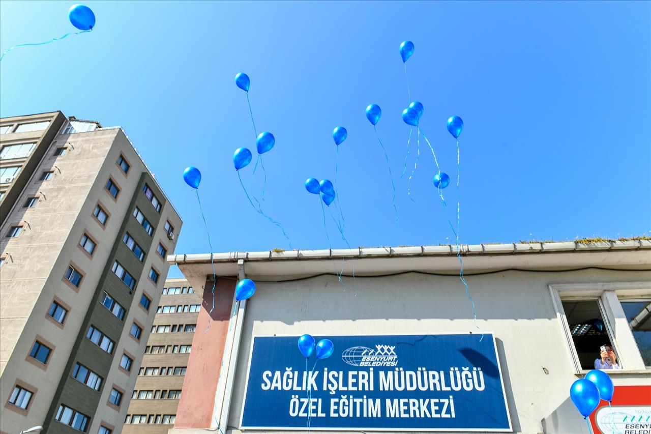 Otizm Farkındalık Günü’nde Mavi Balon Uçurdular