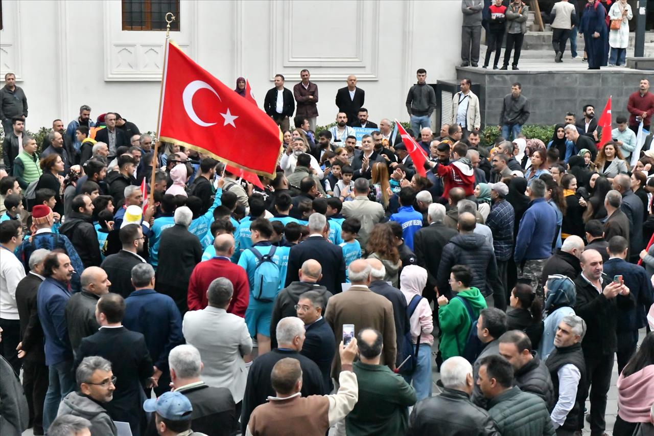 Kardeş Kültürler Festivali Kardeşlik Halaylarıyla Başladı