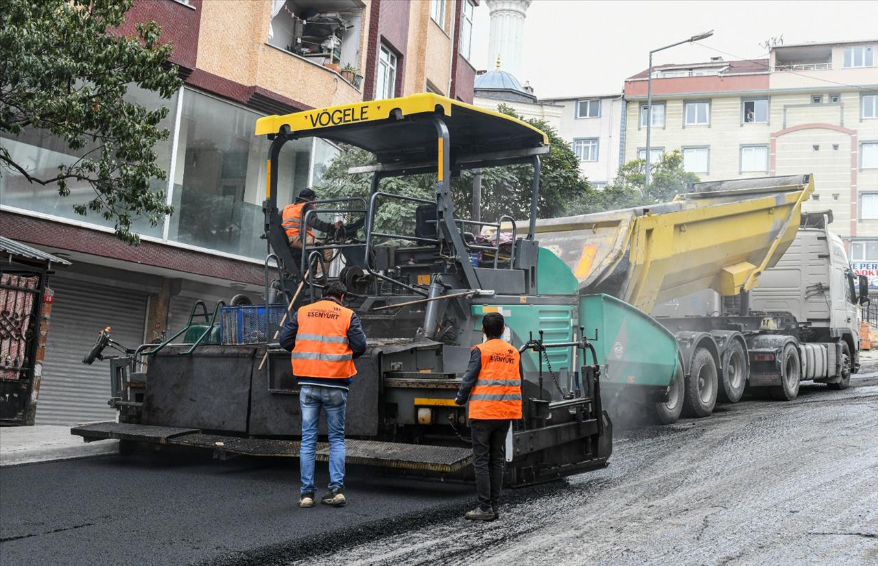 Esenyurt’ta Asfalt Çalışmaları Devam Ediyor