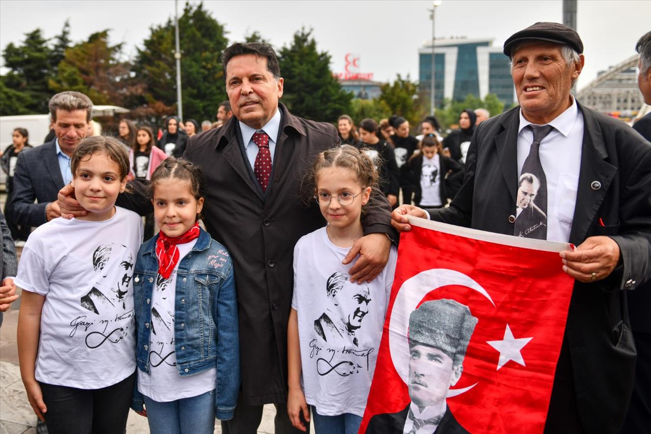 Esenyurt’taki 19 Mayıs Etkinliklerinde Genç Yetenekler Sahne Aldı