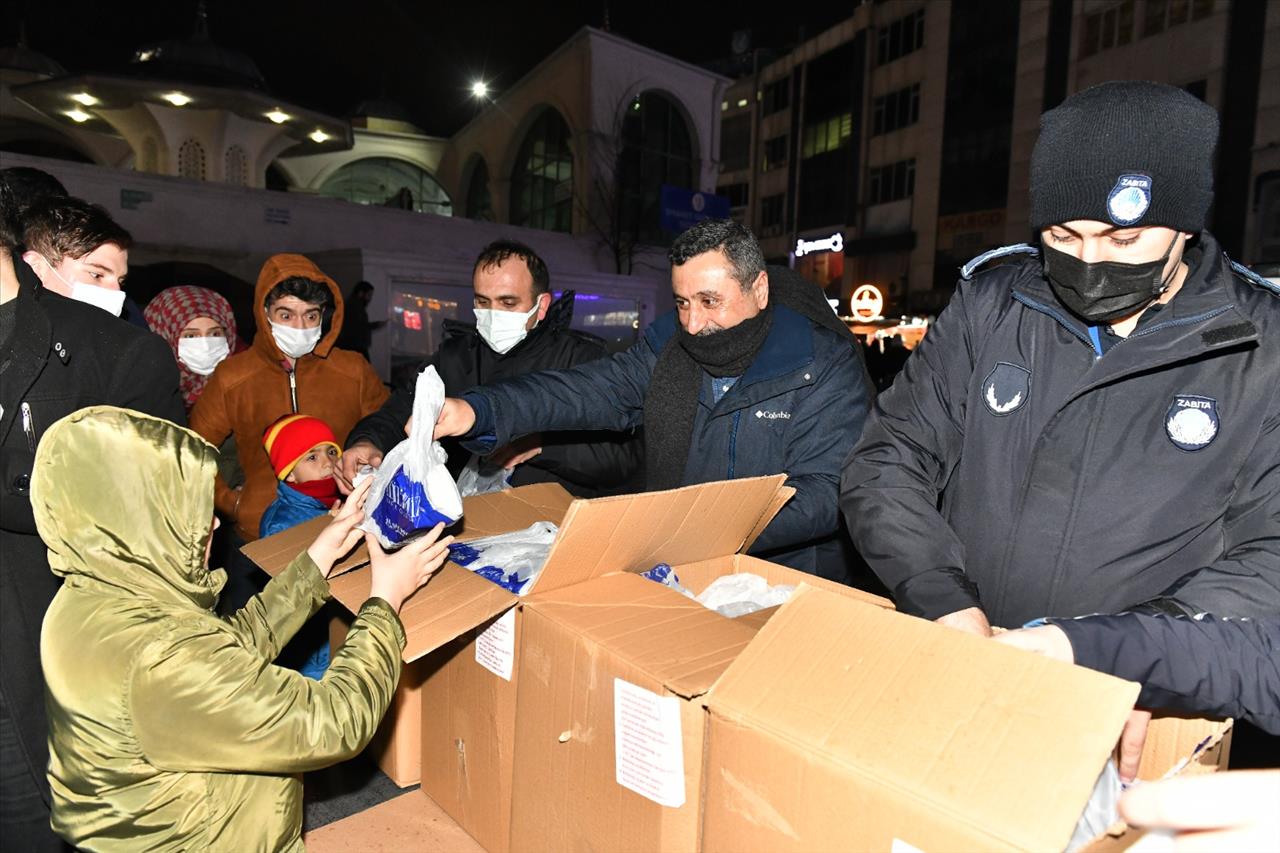 Esenyurt Belediyesi’nden Vatandaşlara Kandil Simidi İkramı