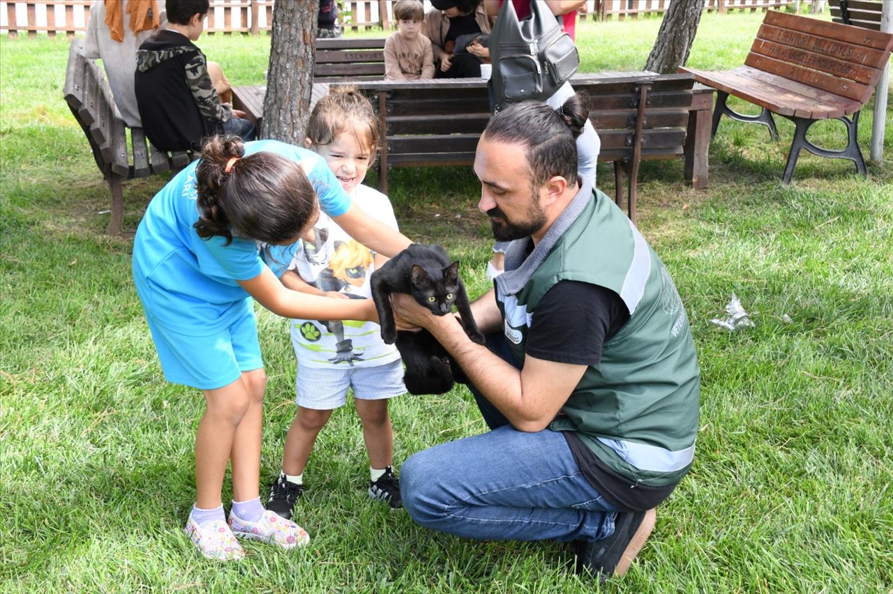 Sporcu Çocuklar Hayvanlarla Buluştu