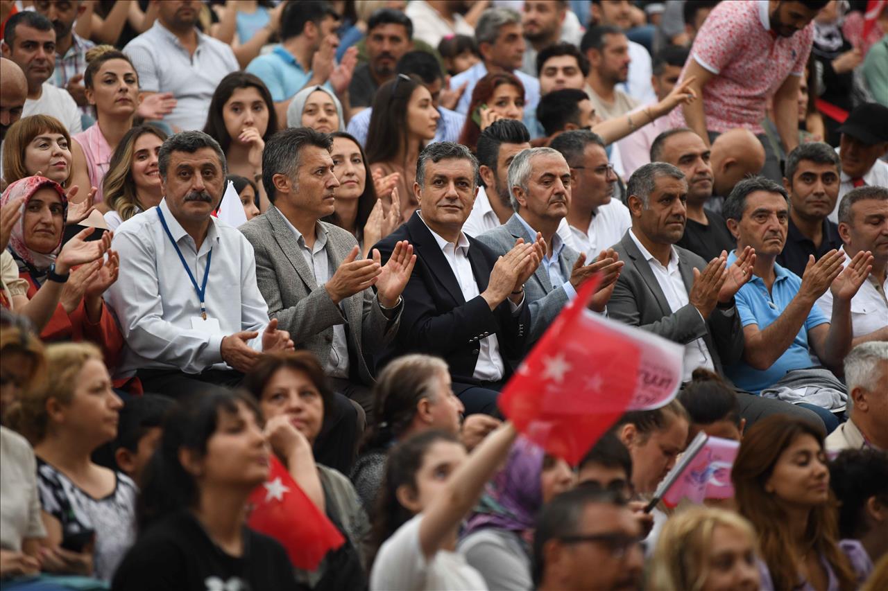 Savaş Halindeki İki Ülke Ukrayna Ve Rusya, Esenyurt’tan Barış Güvercini Uçurdu