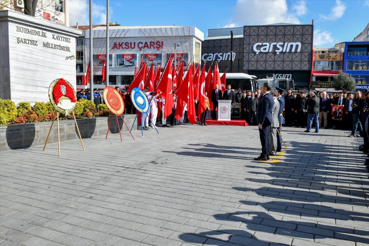 Esenyurt’ta Çelenk Sunma Töreni Gerçekleşti