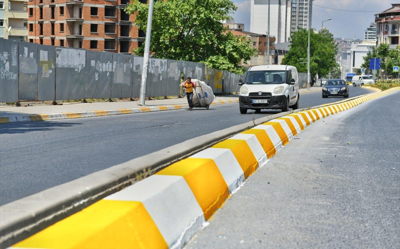 Esenyurt’ta Cadde Ve Sokaklar Yenileniyor