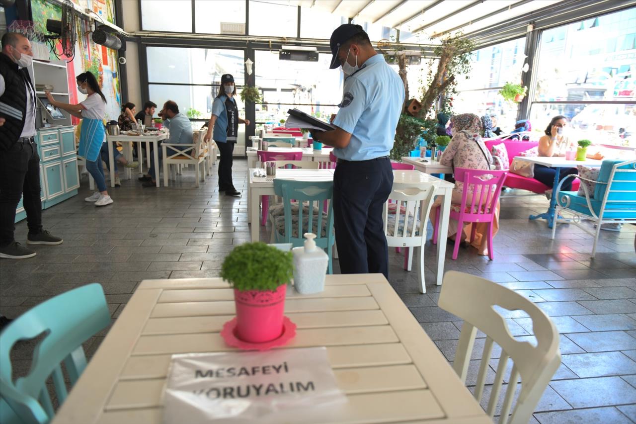 Esenyurt Zabıtası’ndan ‘Yeni Normal’ Denetimi