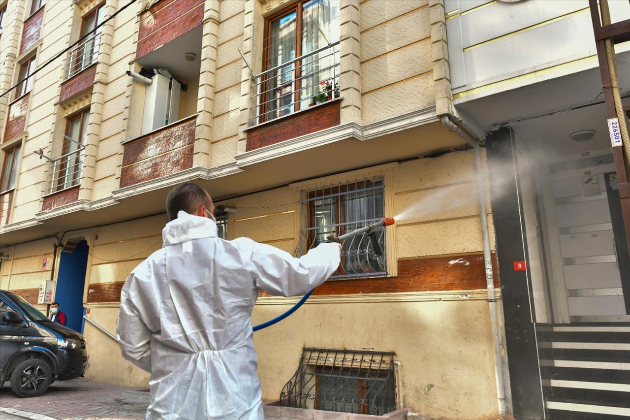 Esenyurt’ta Müzikli Sokak Dezenfeksiyonu Yapıldı