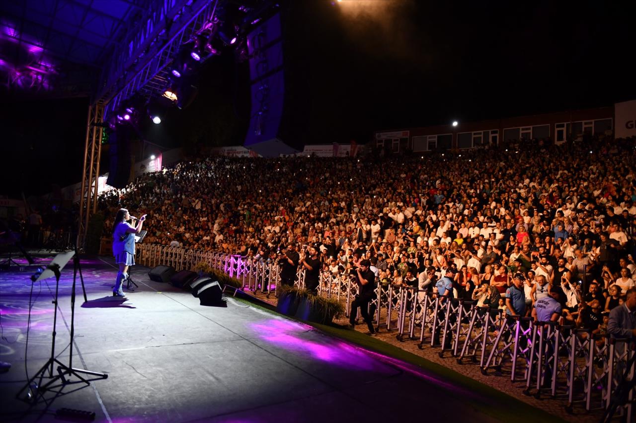 Esenyurt Uluslararası Dans Festivali Tuğçe Kandemir Konseriyle Sona Erdi