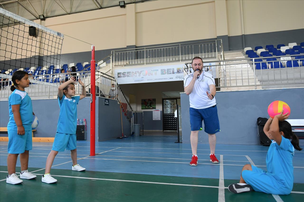 Esenyurtlu Çocuklar Hem Spor Yapıyor Hem De Sosyalleşiyor