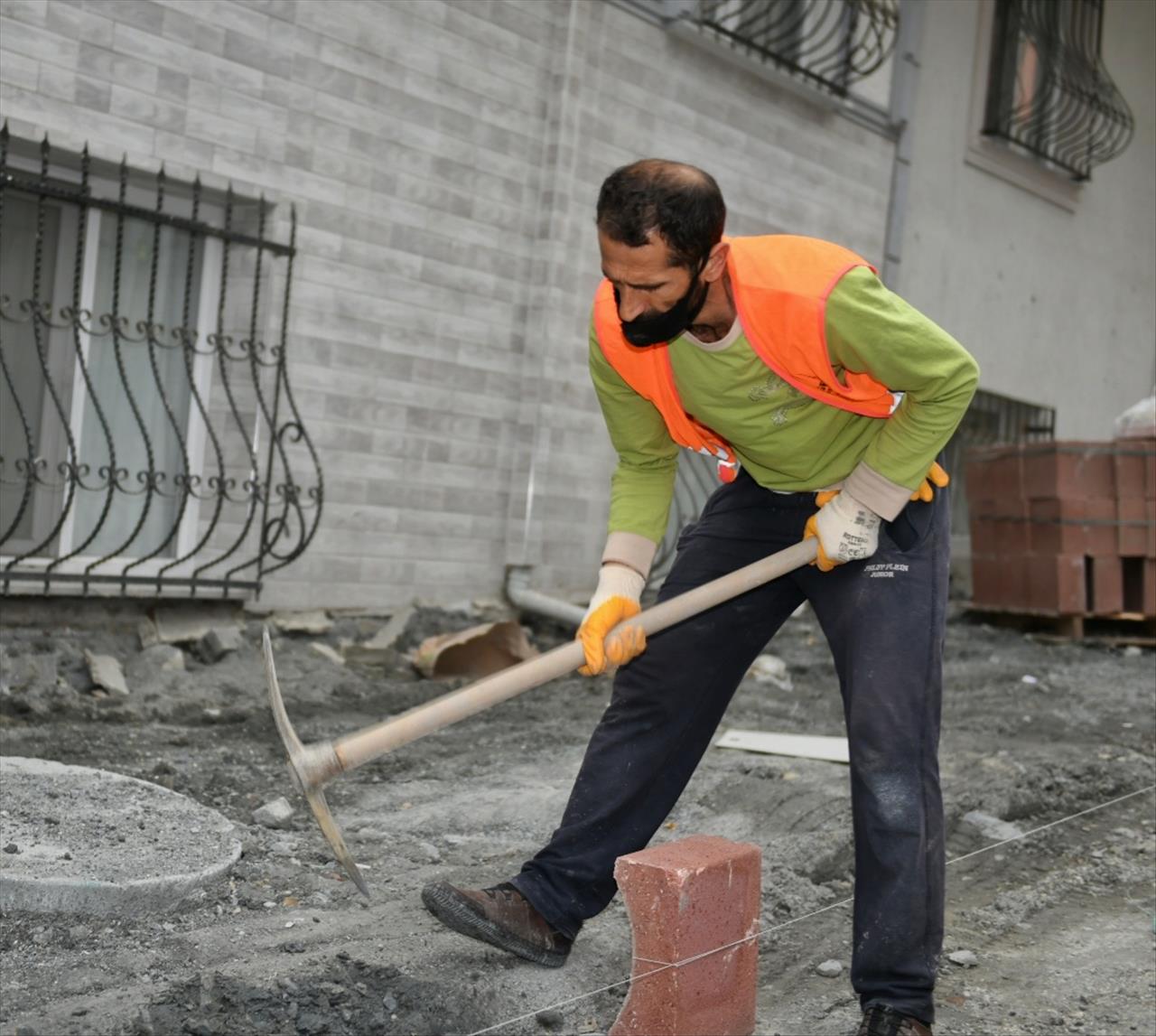 Esenyurt’ta Cadde Ve Sokaklar Yenileniyor