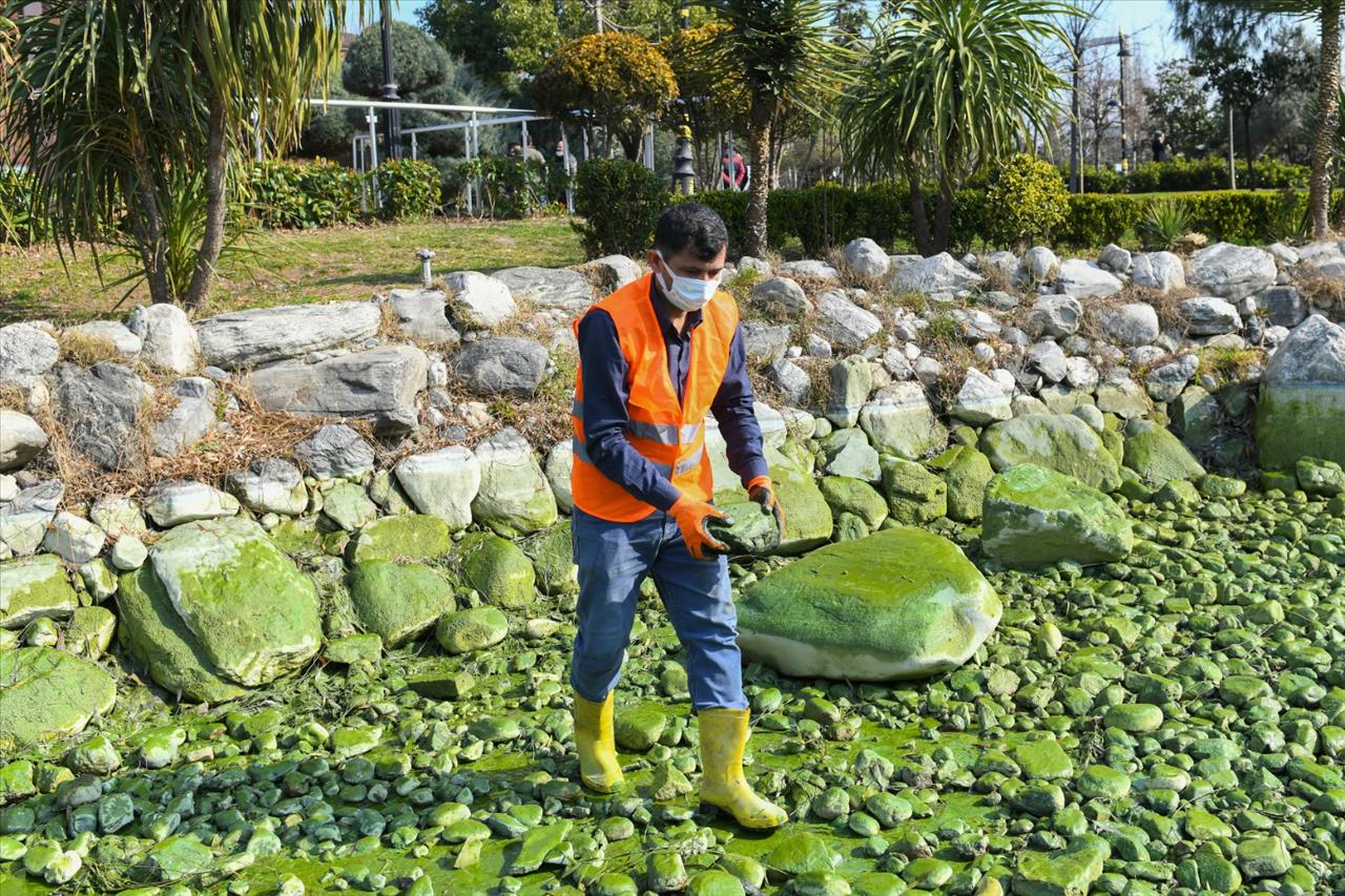 Esenyurt’un Parklarında Yaza Hazırlık Temizliği Devam Ediyor