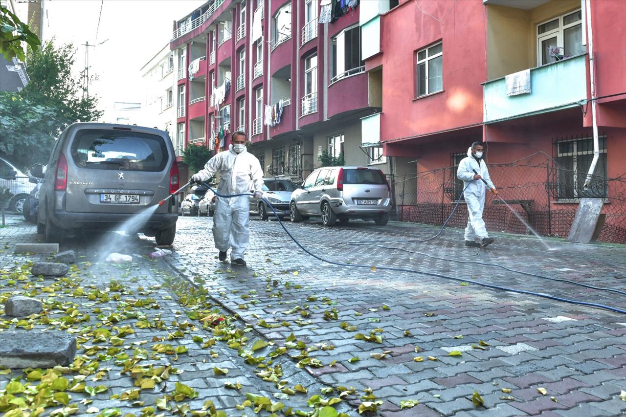 Esenyurt’ta Müzikli Sokak Dezenfeksiyonu Yapıldı