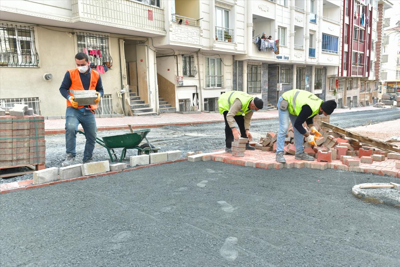 Esenyurt’ta Bozuk Yol Ve Kaldırımlar Yenilenmeye Devam Ediyor