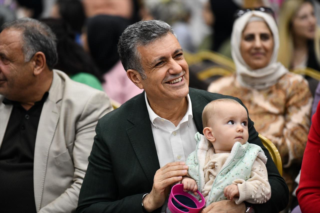 Esenyurtlu Kadınlar Tasarımlarıyla Podyumu Renklendirdi