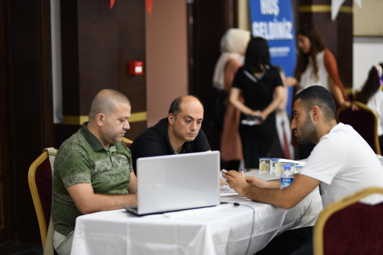 Esenyurt Belediyesi’nden Üniversiteli Adaylara Tercih Desteği