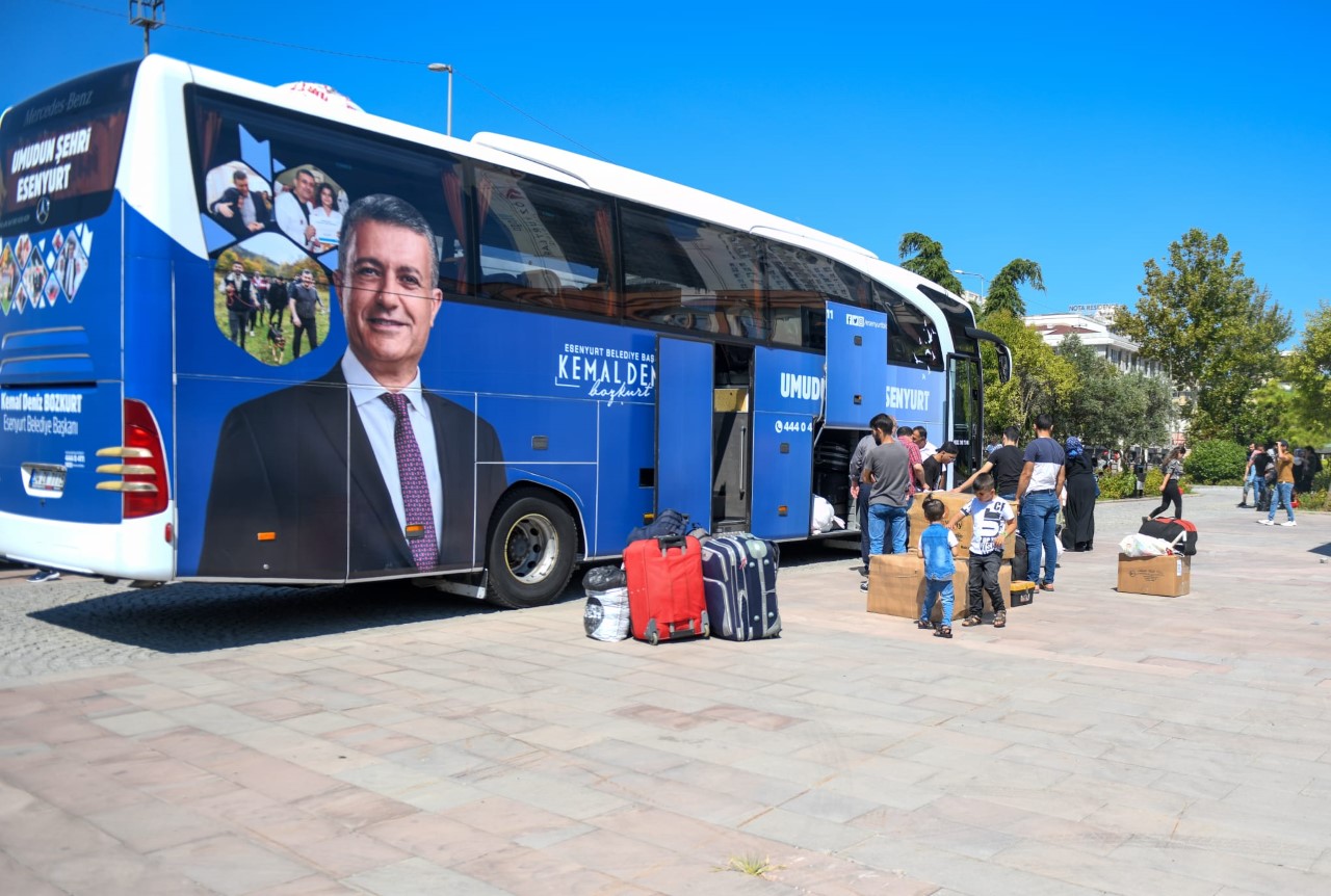 54 Suriyeli Daha Esenyurt’tan Ülkelerine Döndü