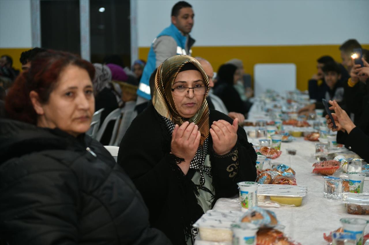 Başkan Bozkurt Orucunu Vatandaşlarla Birlikte Açtı