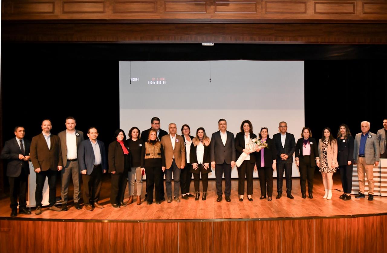 İstanbul Barosu Başkanı Filiz Saraç Esenyurt’ta Seminer Verdi