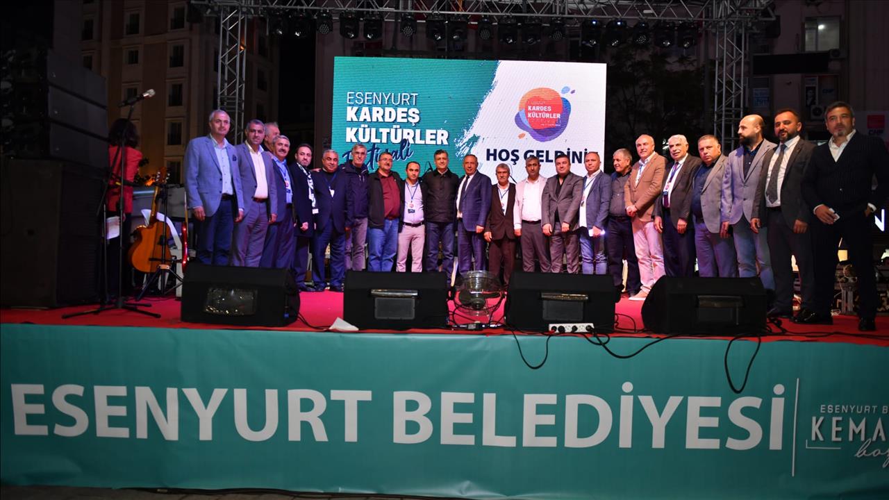 Kardeş Kültürler Festivali Kardeşlik Halaylarıyla Başladı