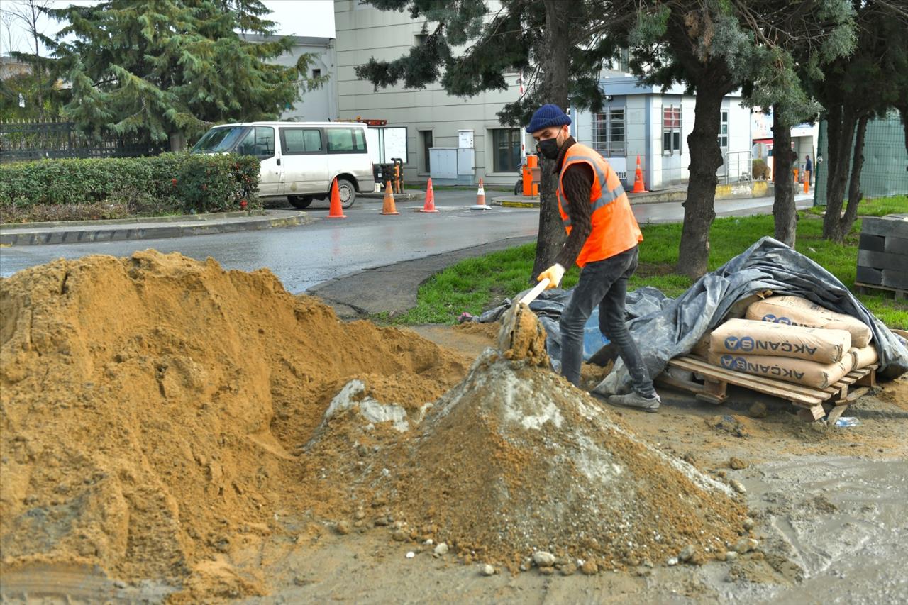 Esenyurt Belediyesi Bozuk Olan Yol Ve Kaldırımları Yenilemeye Devam Ediyor 