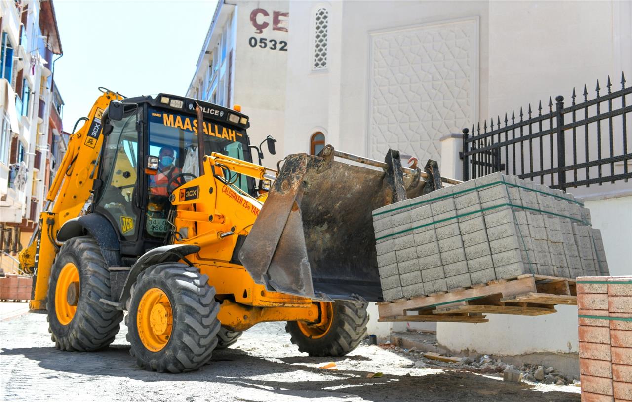 Esenyurt’un Yolları Yenilenmeye Devam Ediyor