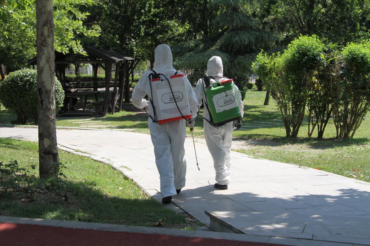 Esenyurt’ta Parklar Ve Piknik Alanları Dezenfekte Ediliyor