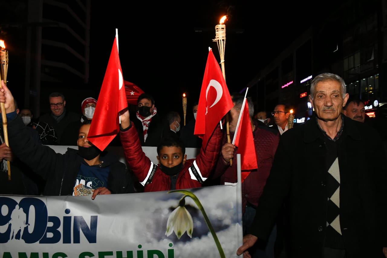 Sarıkamış Şehitleri, Esenyurt’ta Meşaleli Yürüyüşle Anıldı