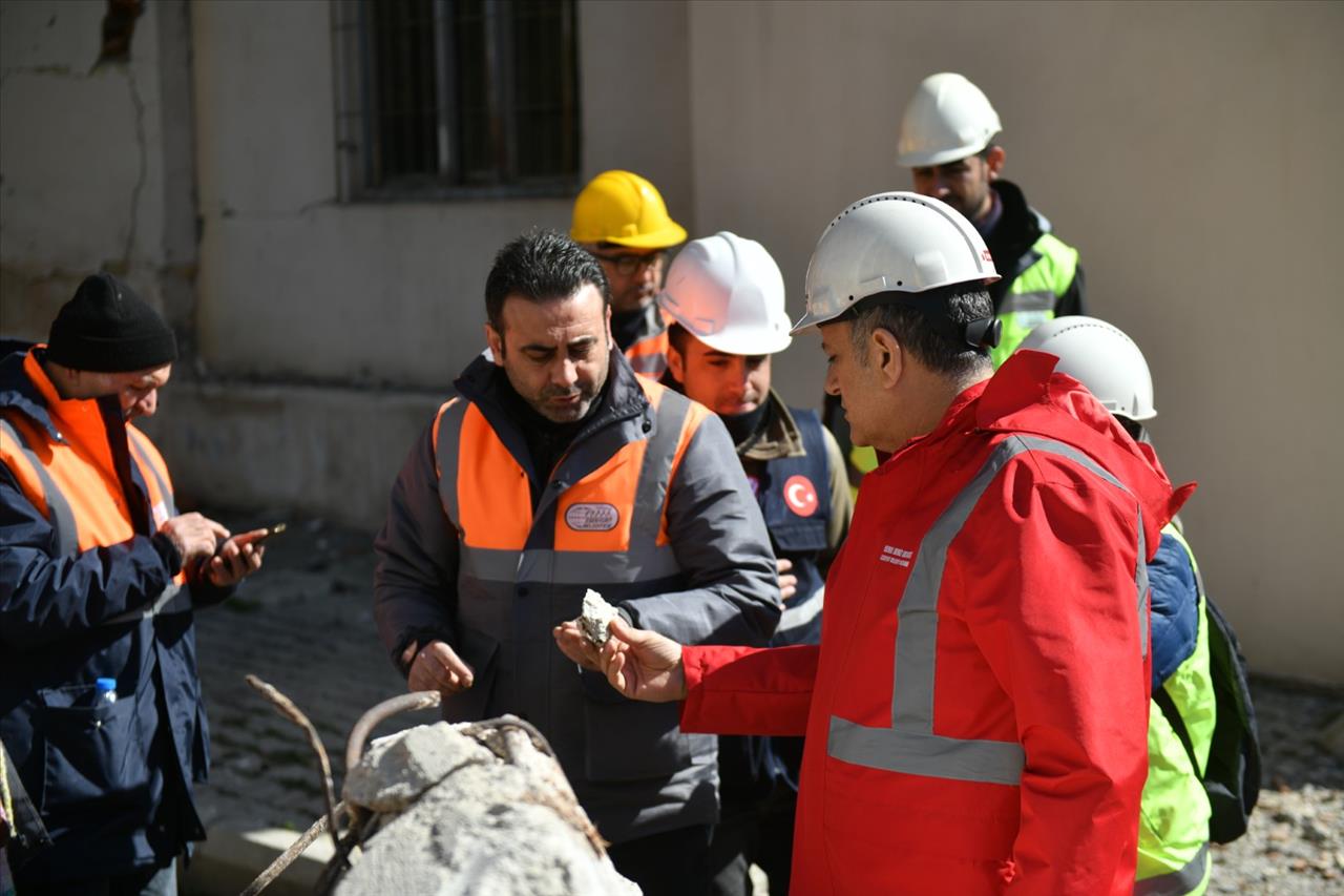 Deprem Bölgesine Destek Sürüyor