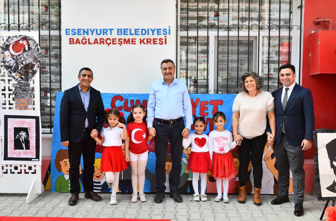 Esenyurtlu Miniklerden 100. Yıl Sergisi