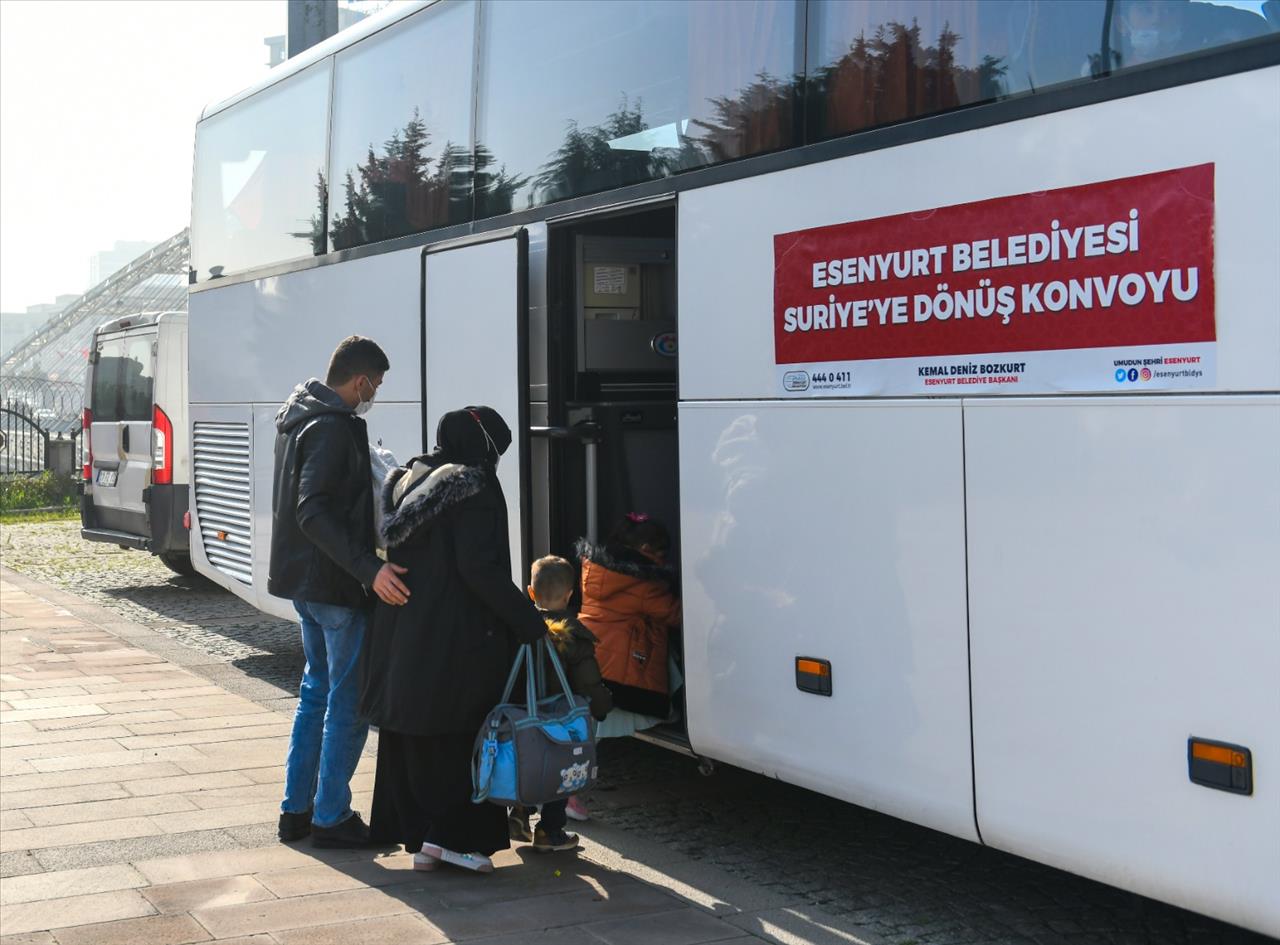 Esenyurt Belediyesi, Ülkelerine Dönmek İsteyen Suriyelileri Sınıra Gönderdi