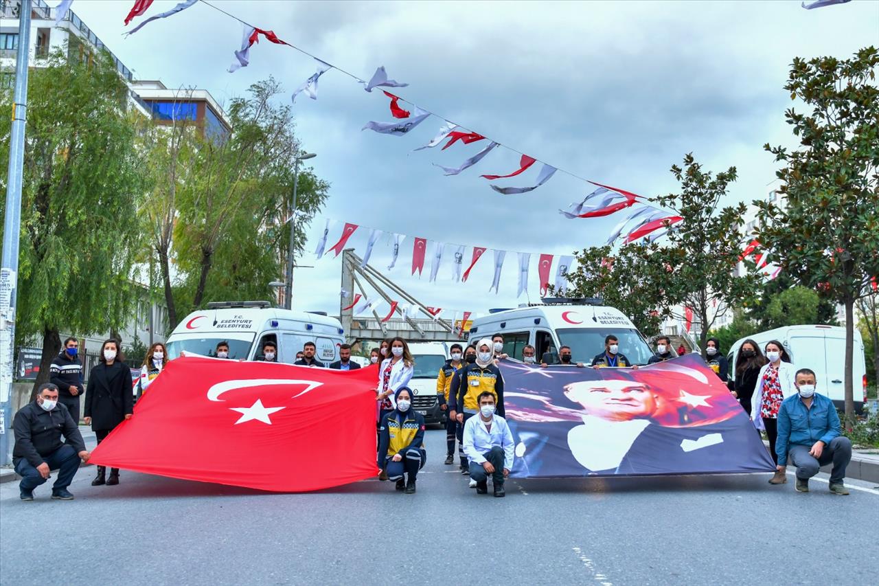 Pandemiyle Mücadele Eden Sağlık Çalışanları Ata’sını Unutmadı