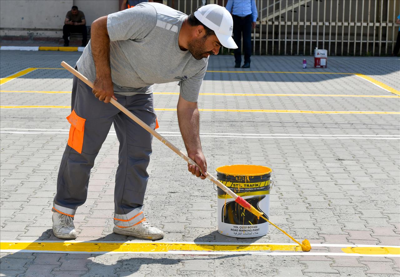 Esenyurt Belediyesi’nden Okullarda Yenileme Çalışması