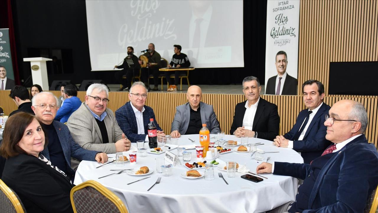 Başkan Bozkurt Bölge Sanayicileri Ve İş İnsanları İle İftar Sofrasında Buluştu 