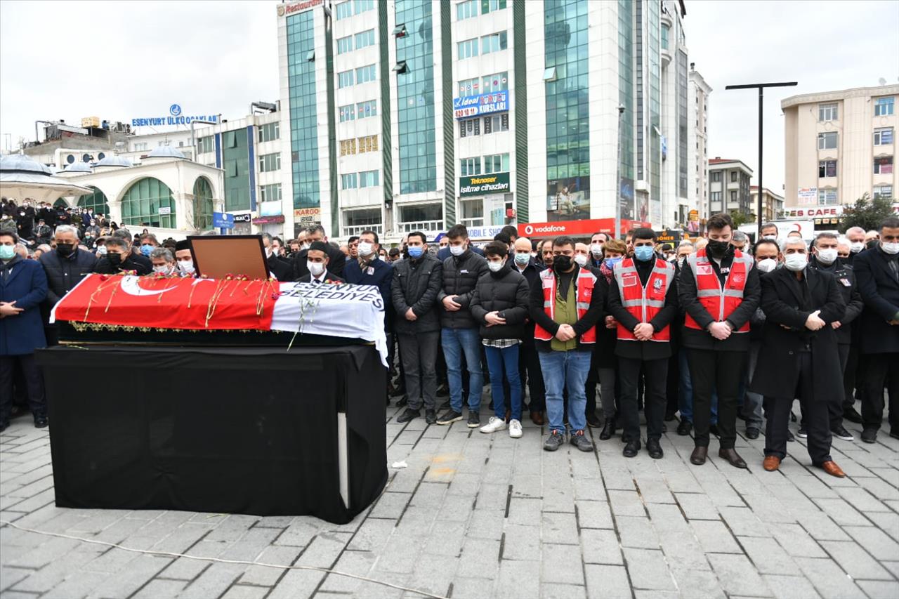 Esenyurtlular Kahraman’ı Son Yolculuğuna Uğurladı