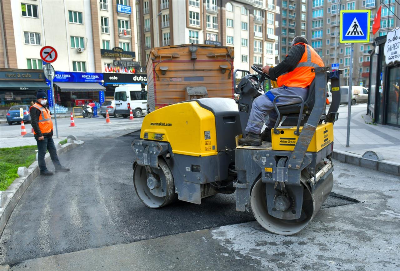 Esenyurt Belediyesi Bozuk Olan Yol Ve Kaldırımları Yenilemeye Devam Ediyor 