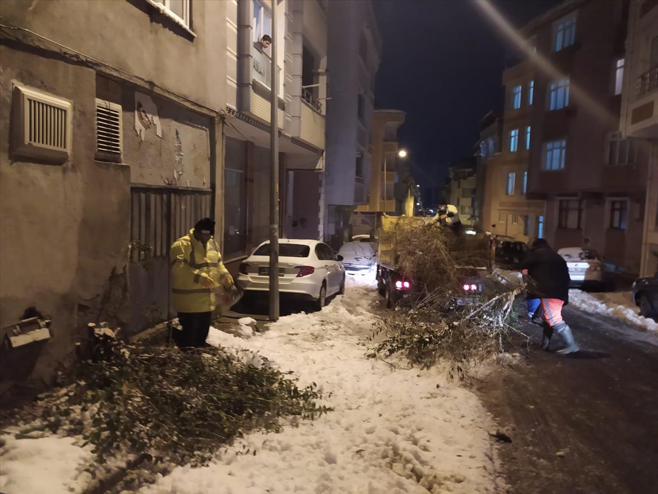 Esenyurt’ta Kışla Mücadele Ekiplerinin Çalışmaları Devam Ediyor