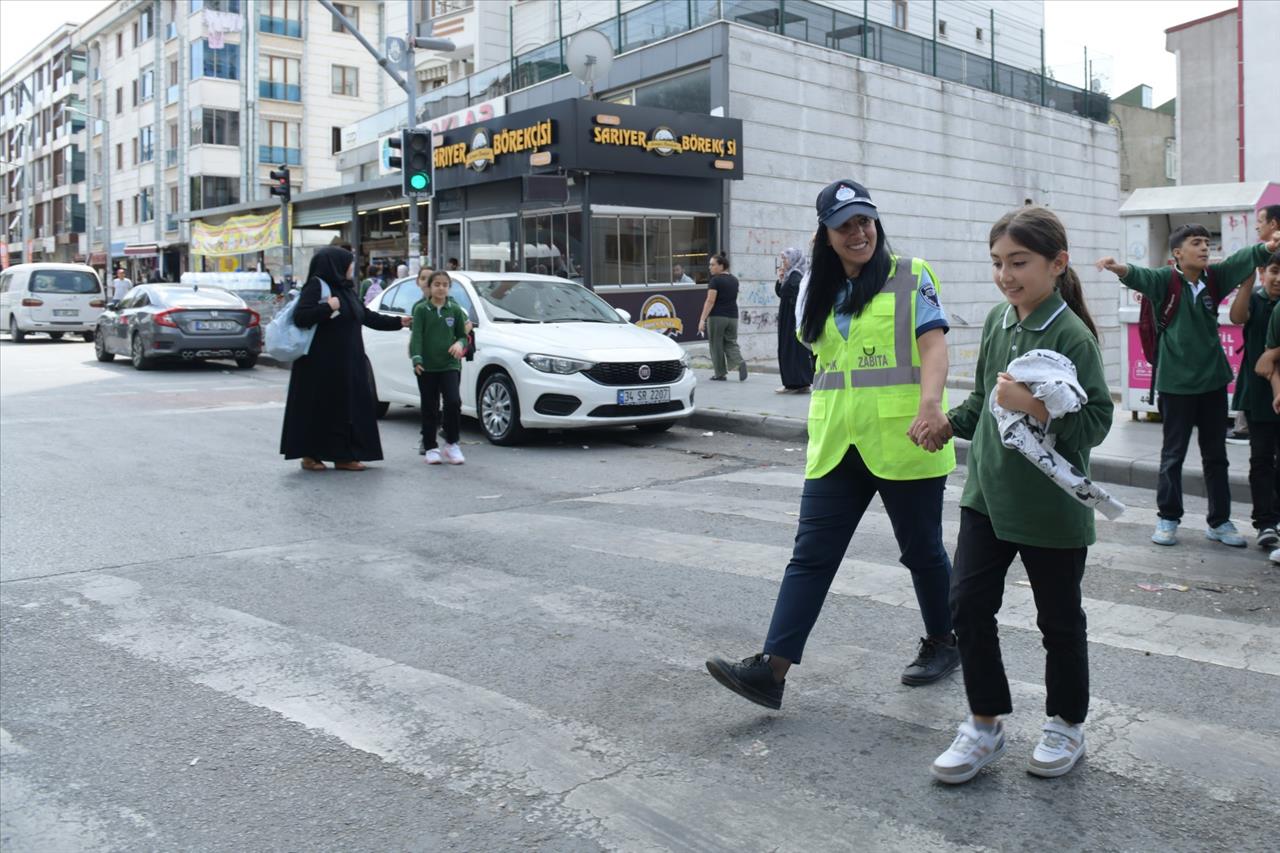 Esenyurt’ta Öğrenciler Güvende. Zabıta Ekipleri Denetimleri Sıkılaştırdı