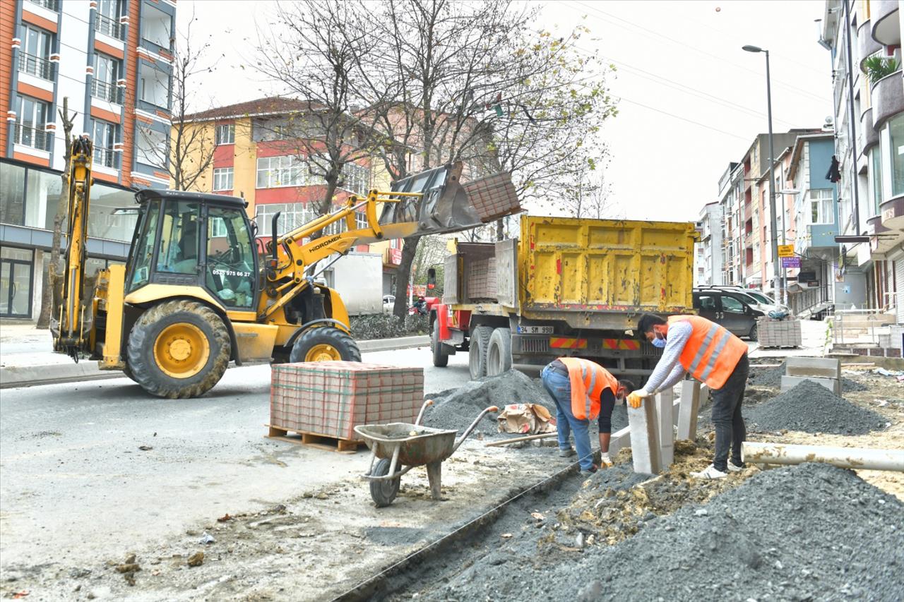 Esenyurt’ta Bozuk Yol Ve Kaldırımlar Yenilenmeye Devam Ediyor