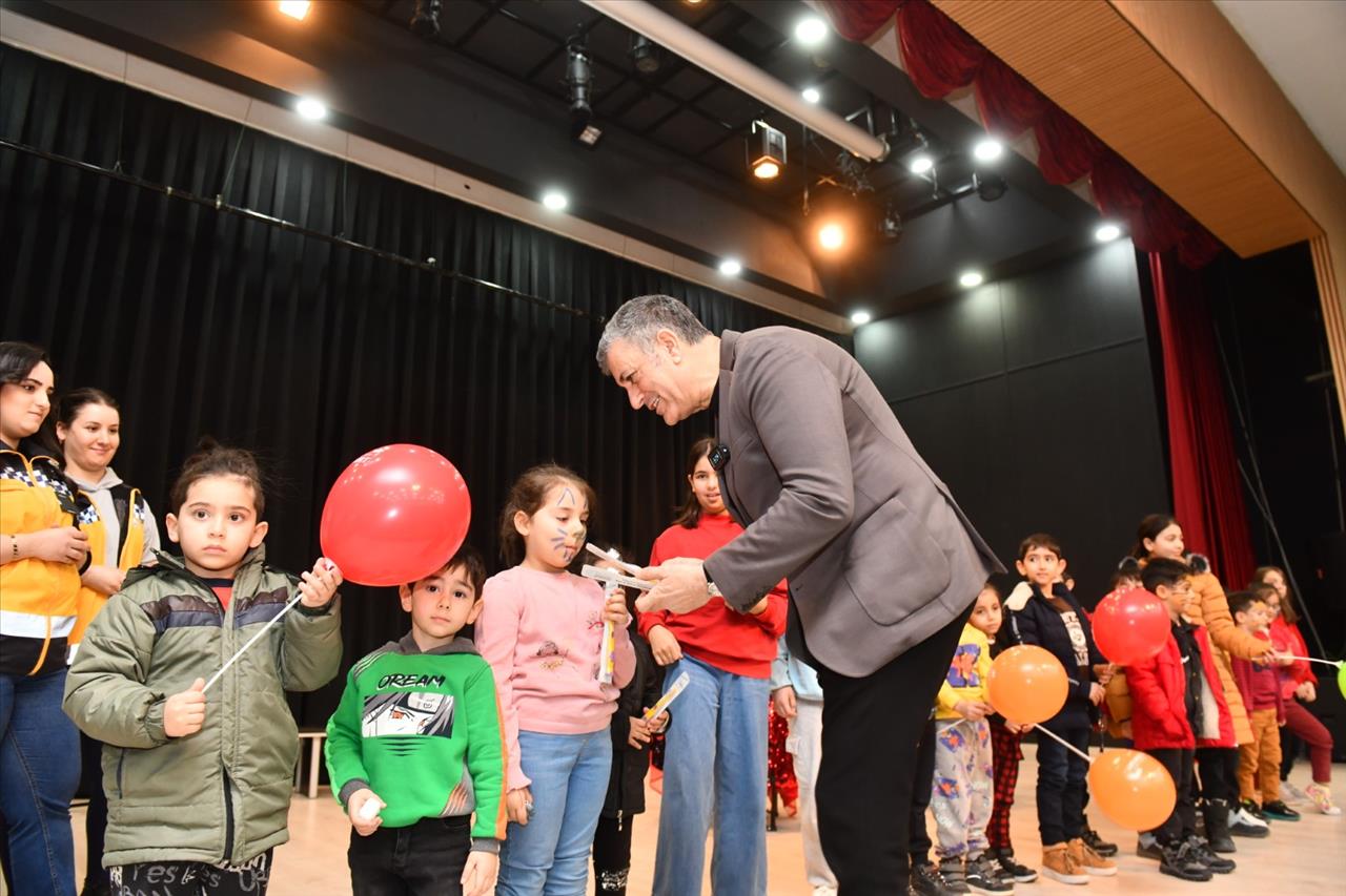 Başkan Bozkurt Sömestir Şenliği’nde Minikleri Yalnız Bırakmadı