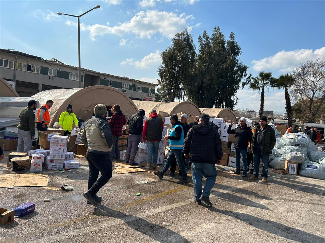 Esenyurt Deprem İçin Tek Yürek Oldu